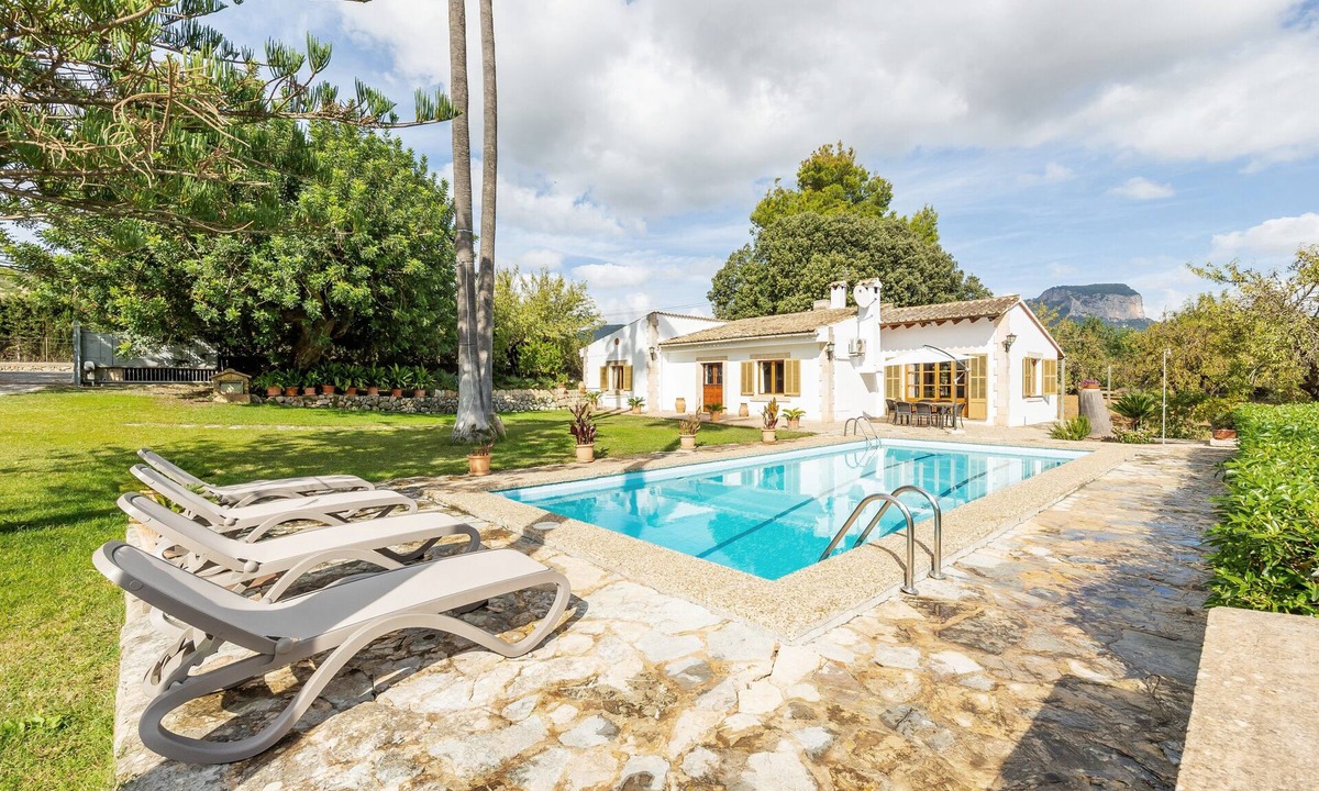 Alaro House | Holiday Home Cozy Country with Mountain View, Wi-Fi and Air Conditioning