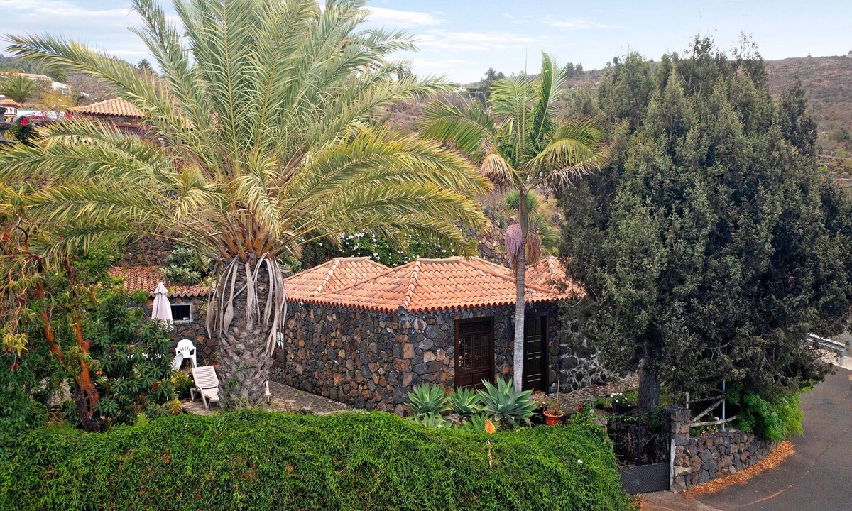 Arecida House | Holiday Home 'El Morro' with Sea View, Private Terrace and Wi-Fi