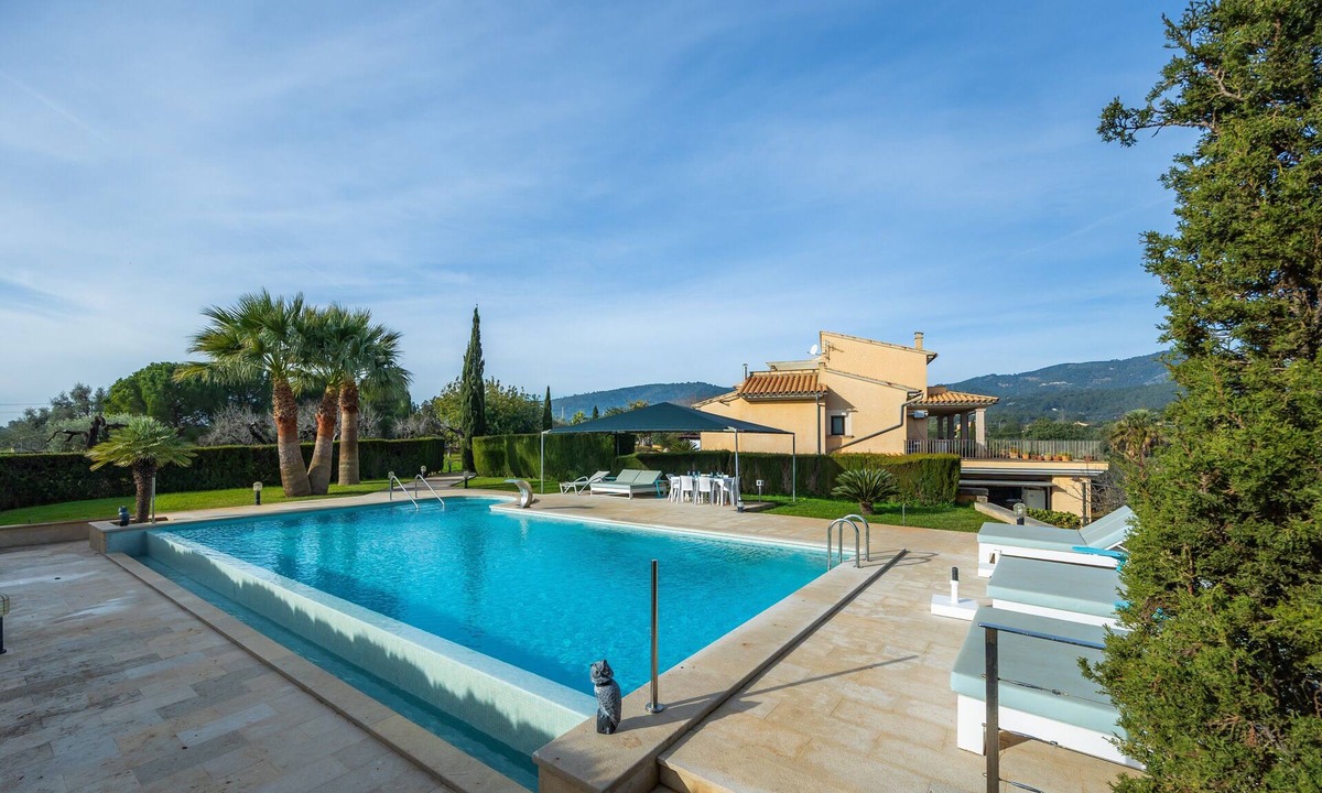 Selva House | Holiday Home 'El Olivar' with Mountain View, Wi-Fi and Air Conditioning
