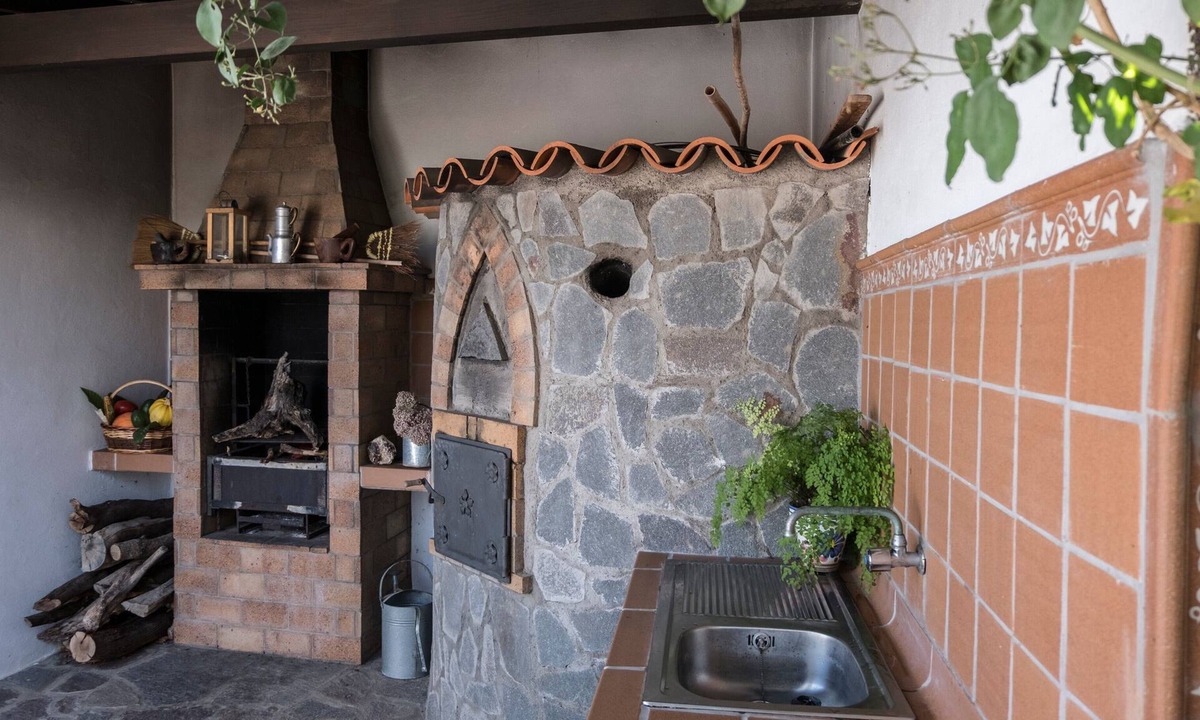 Alojera Apartment | Holiday Home 'Gomera Country House' with Shared Terrace, Shared Garden and Wi-Fi