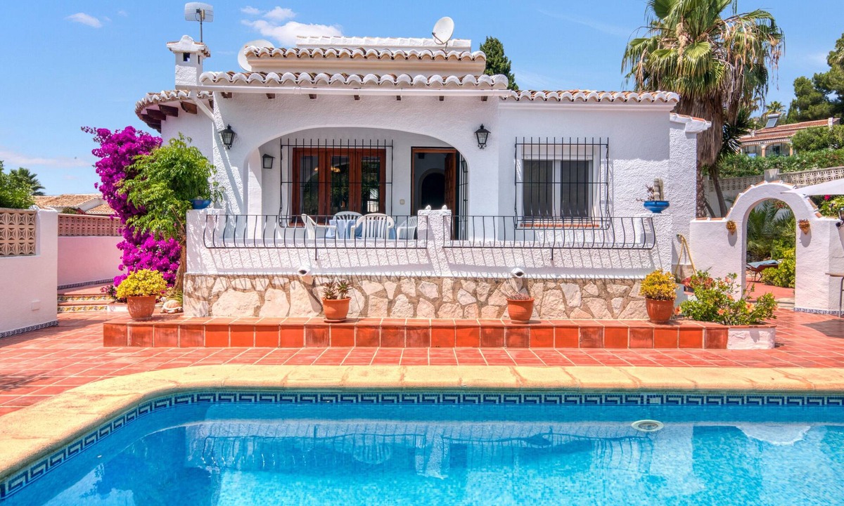 El Tosalet House | Holiday Home 'Jeannine' with Mountain View, Wi-Fi and Air Conditioning