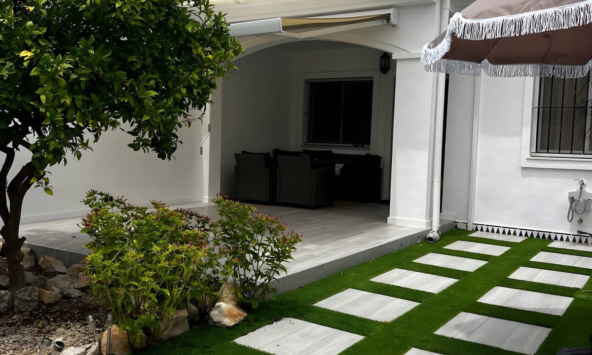 Vergel House | Holiday Home 'La Dolce Vita' with Mountain View, Private Terrace and Air Conditioning
