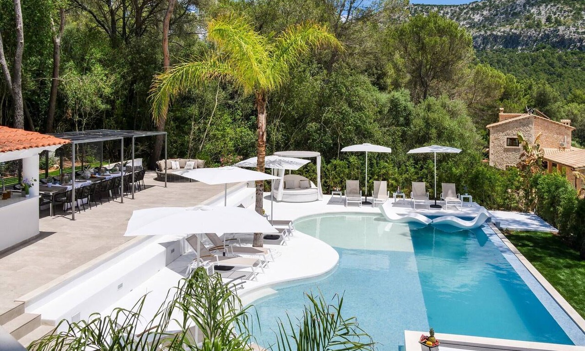 Crestatx House | Holiday Home 'Magna' with Private Pool, Wi-Fi and Air Conditioning