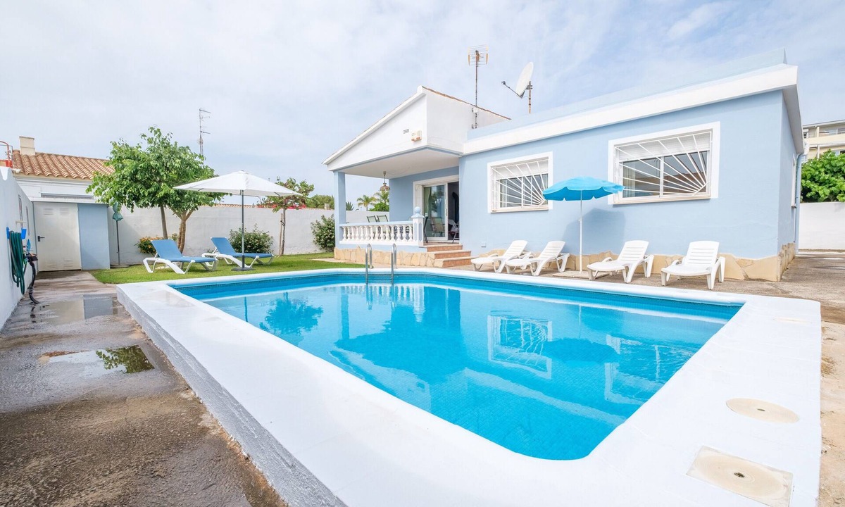 Vinaros House | Holiday Home "Marblau 4" near the Beach with Pool and Wi-Fi