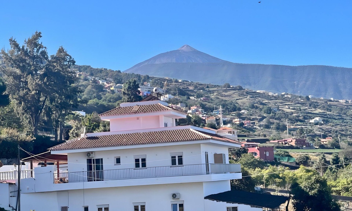 Montijos Apartment | Holiday Studio 'Finca Ten Days - El Teide' with Sea View, Wi-Fi and Air Conditioning