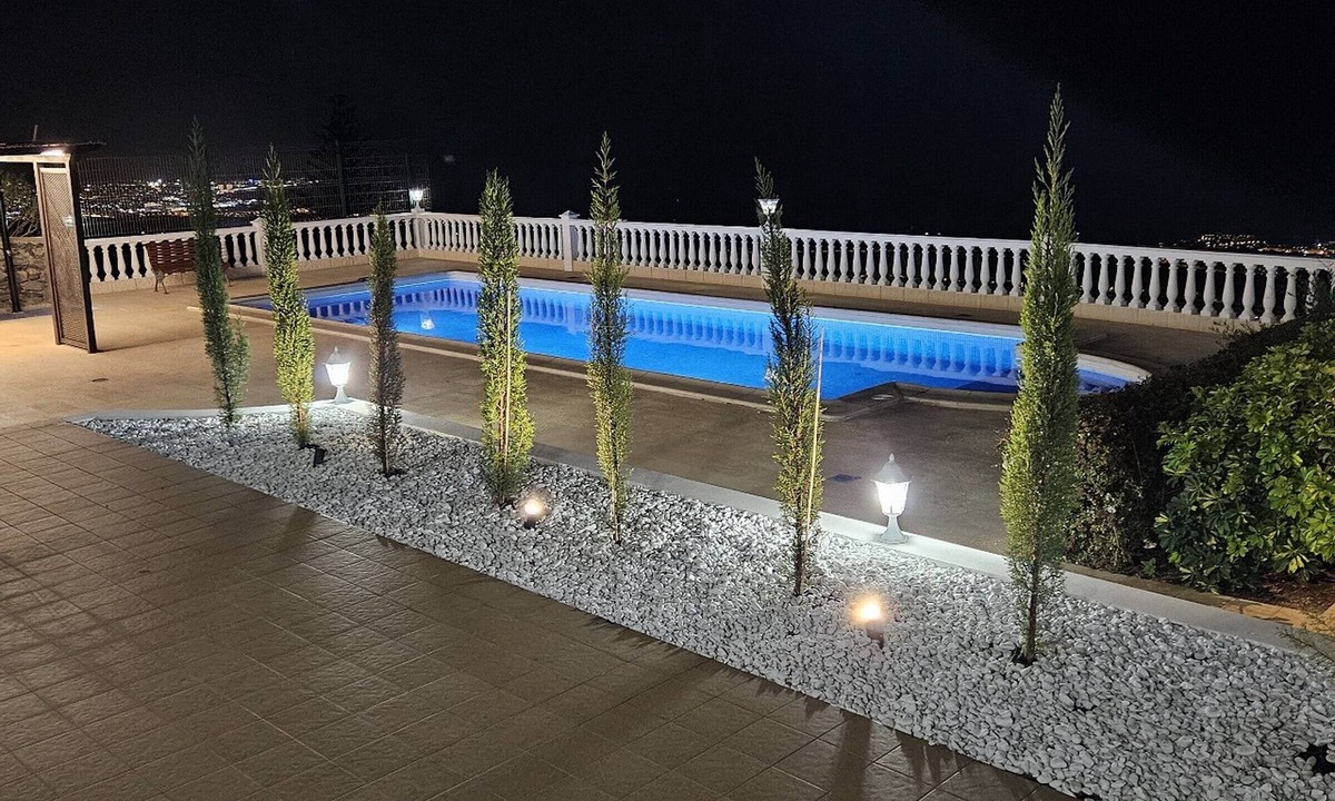 Armenime Villa | Holiday Villa 'Cool 4-bedroom with Sea Views', Wi-Fi & Air Conditioning
