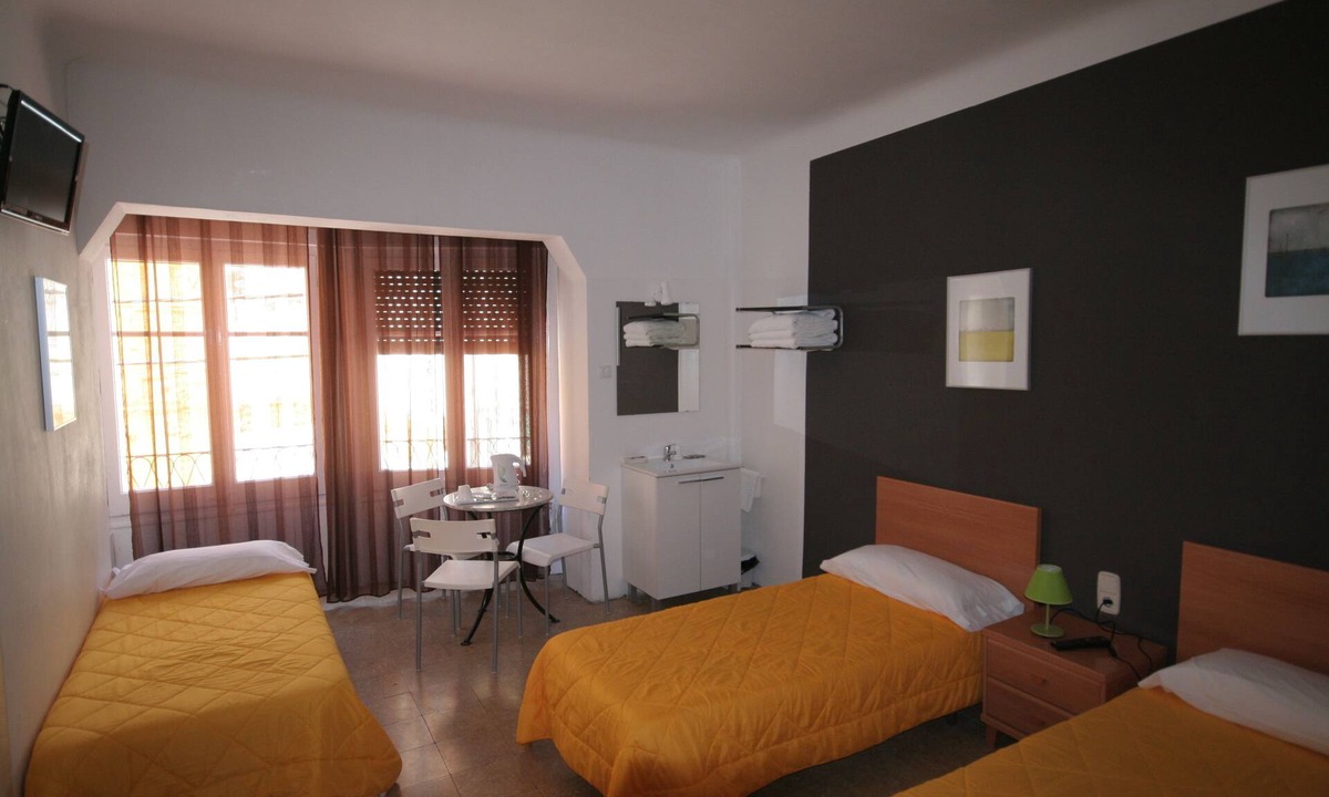 Portbou Hostel | Hostal Juventus