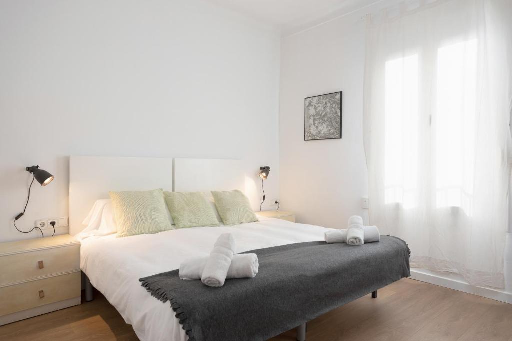 La Sagrada Familia Apartment | Housalia Lepant 3 bedroom apartment 300 meters de Sagrada Familia