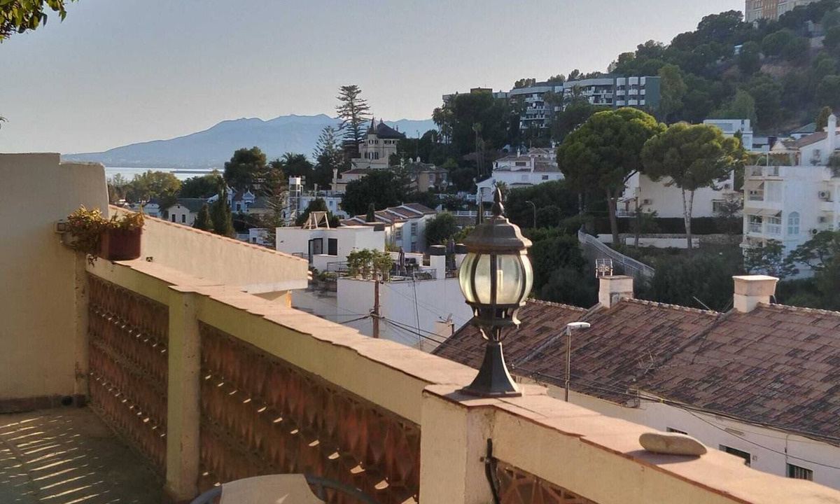 Pedregalejo House | House in Pedregalejo, with a terrace overlooking the sea and an interior courtyard with a BBQ