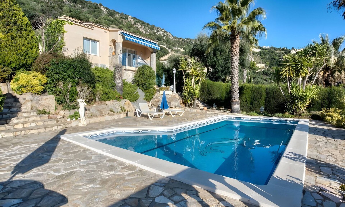 Calonge Villa | Ideal cosy house for families with sea views and private pool