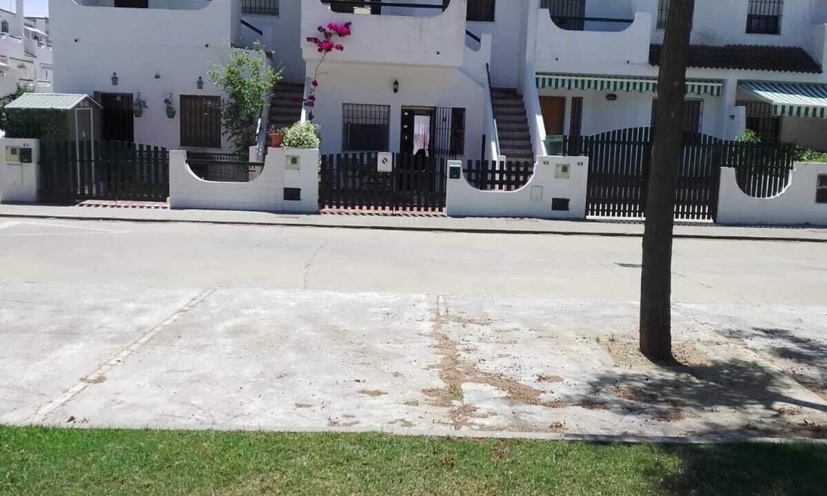 Islantilla Ski Chalet | La Antilla-Vivienda Adosada en un jardin-7/8 PAX. Con aparcamiento.