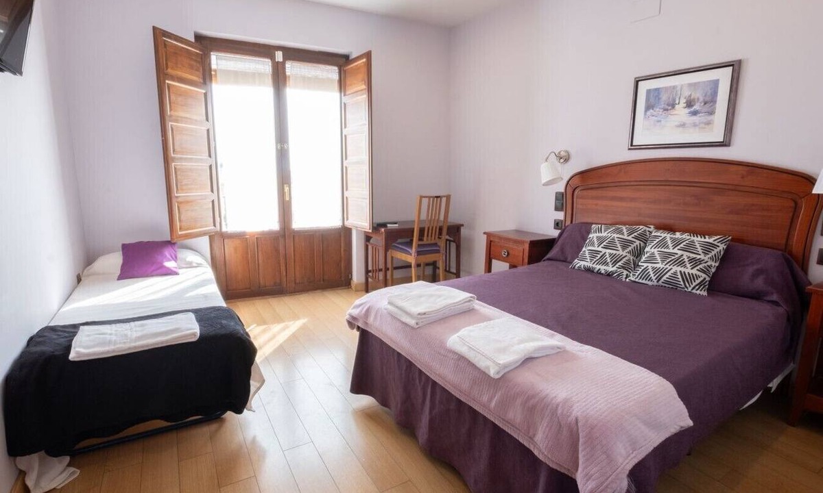 Segovia Old Town Cabin | La Judería Segovia Lodging - Room for 3