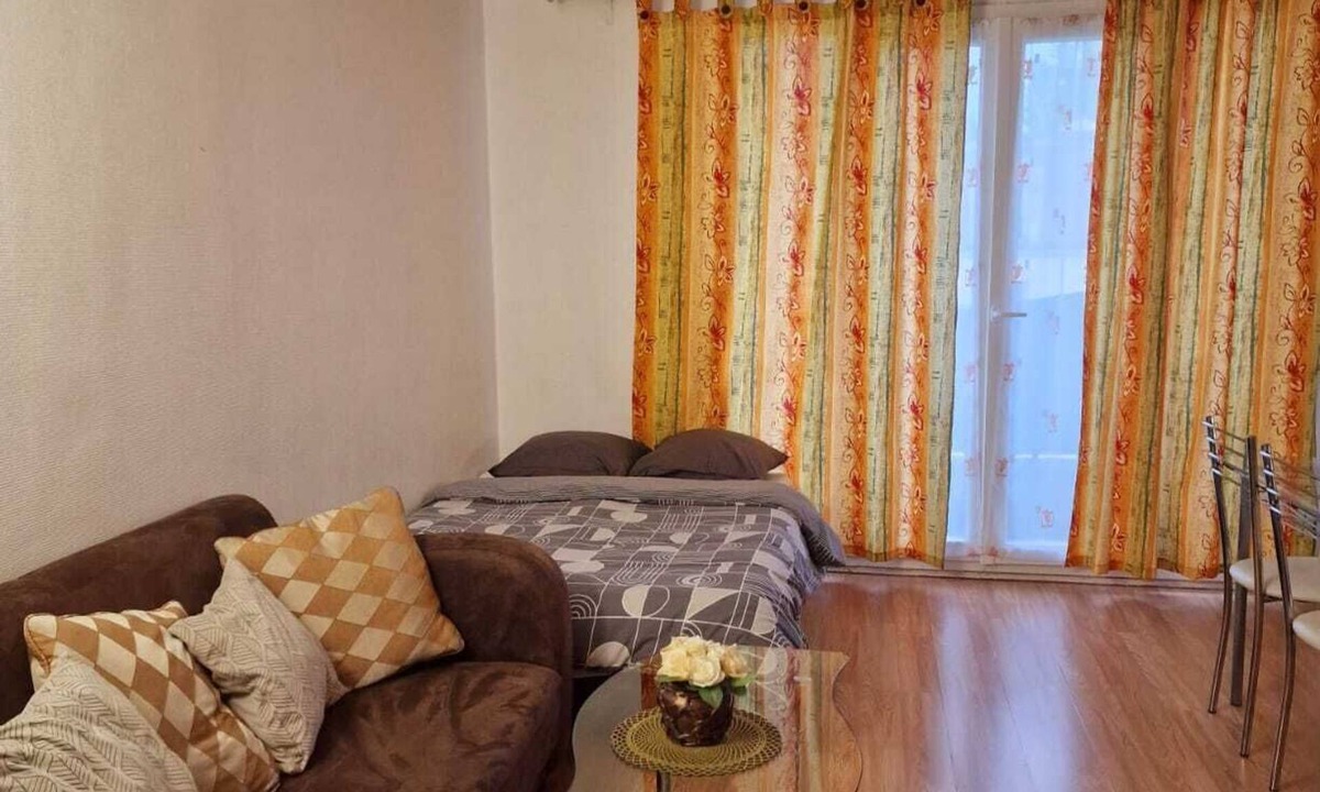 Le Plessis-Robinson Apartment | Le Grand Robinson, 6 minutes from RER B Robinson, ideal for families.