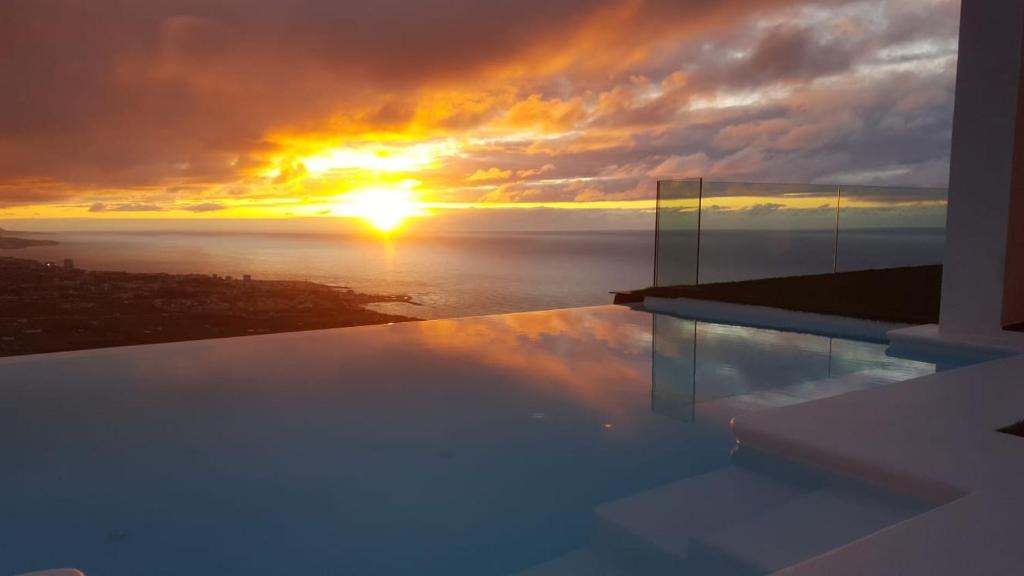 Las Cuevas House | Los Olivos - Vivienda vacacional de lujo con piscina privada
