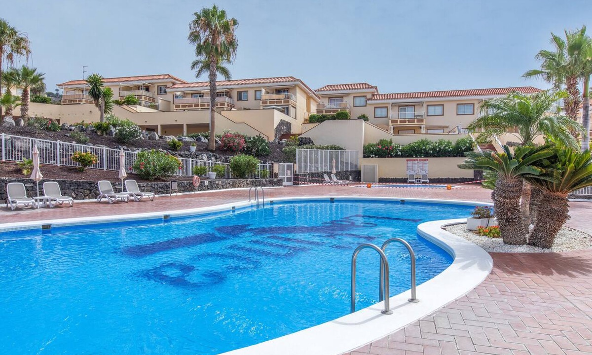 Chayofa Apartment | Lovely Suite with A Pool in Chayofa, with Mountain View, Wi-Fi and Air Conditioning
