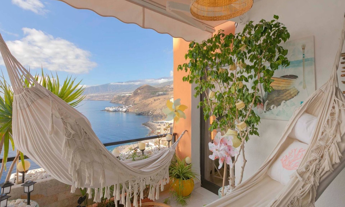 Tabaiba Apartment | Luxuriöser Rückzugsort mit direktem Meerzugang u by Interhome