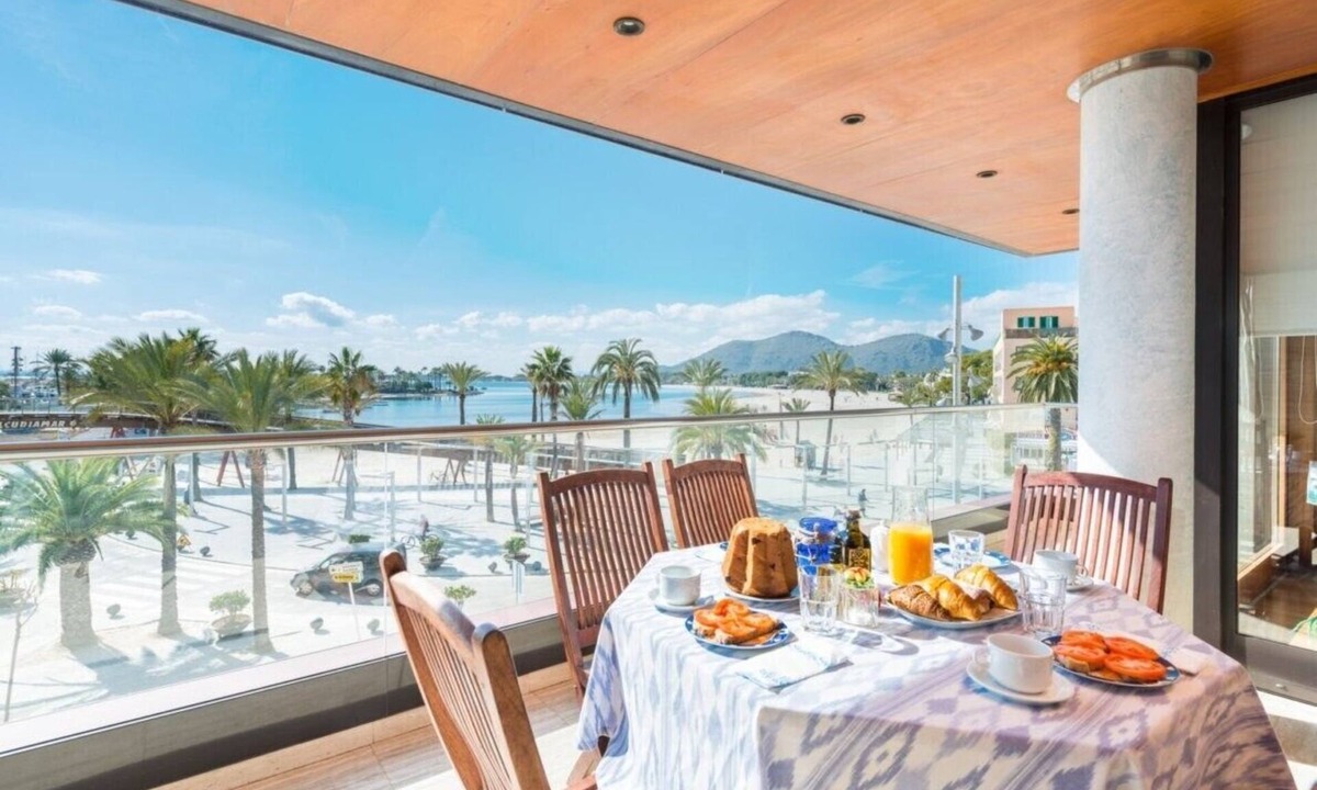 Alcudia Apartment | Luxurious Apartment with Wi-Fi, Balcony, and Sea View