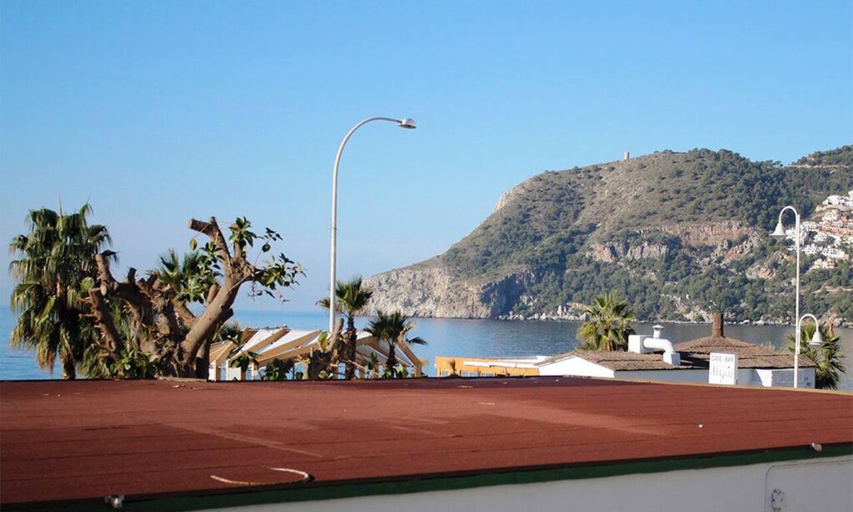 La Herradura Apartment | Magdalena 1st. Spacious apartment in the center of La Herradura bay