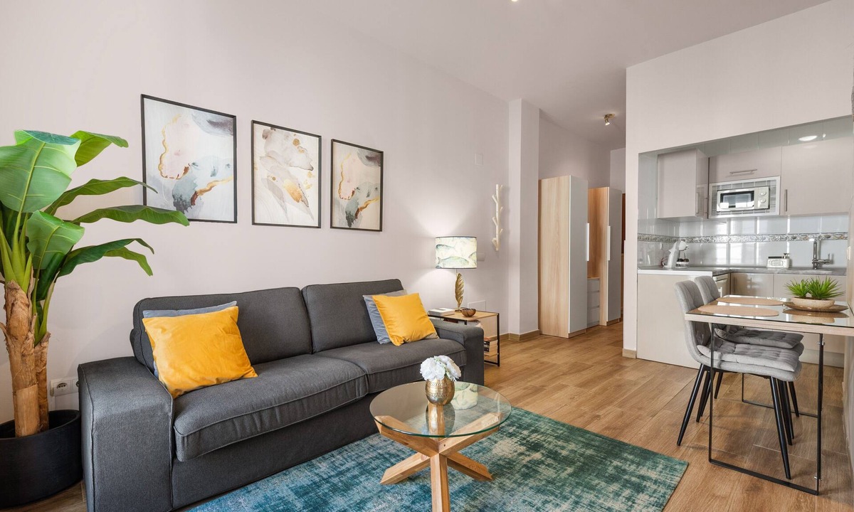 Ensanche Centro Apartment | ‘Málaga Centro Bonito’ Apartment with Balcony, Wi-Fi and Air Conditioning