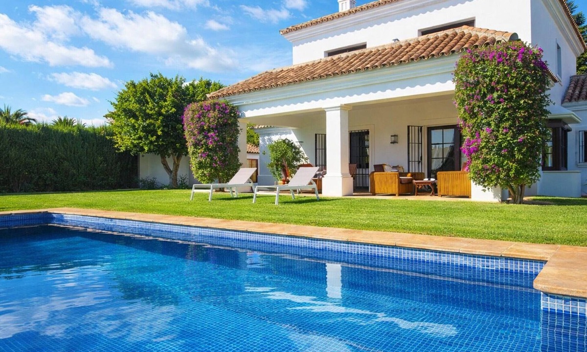 Saladillo-Benamara Villa | Mediterranean villa in Estepona, 50m from the beach