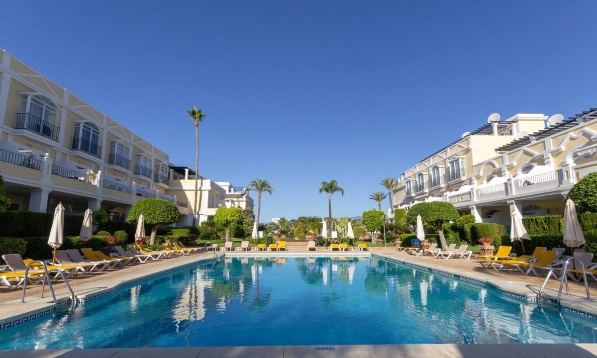 Marbella House | Modern 3 bed townhouse with roof terrace, sleeps 6, in Aloha nr Puerto Banus!