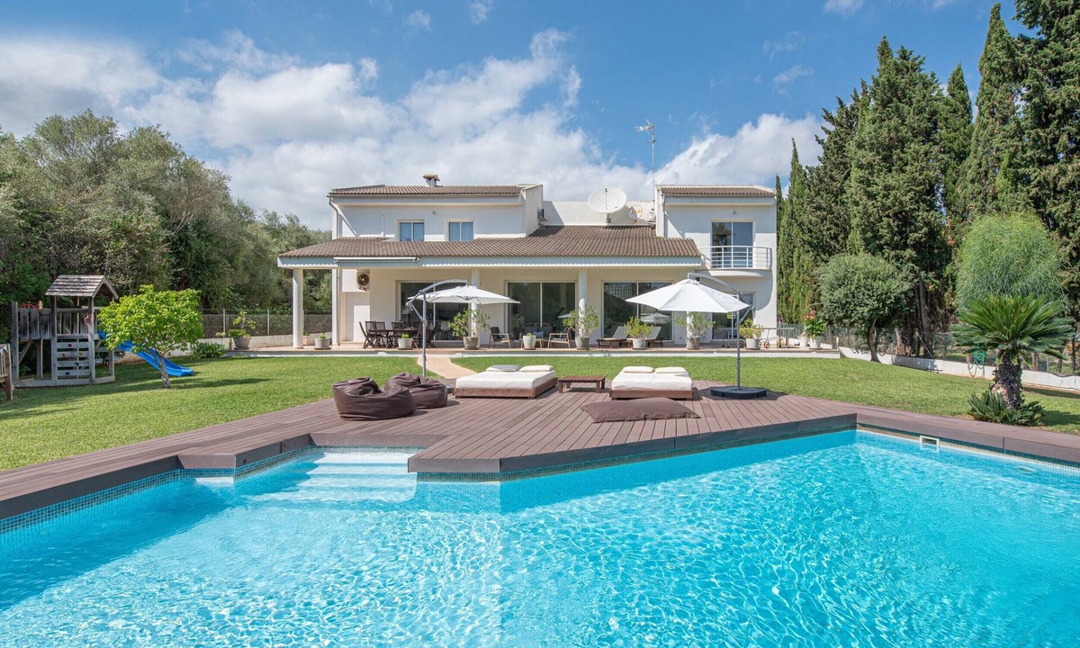 Crestatx Villa | Modern Palmeras by Balearic Villas