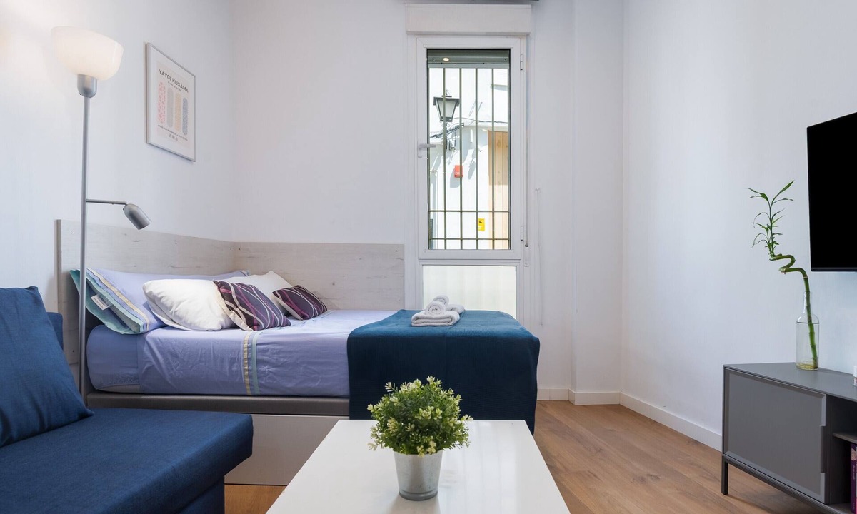 Encarnacion-Regina Apartment | Modern Studio by the River with Wi-Fi and Air Conditioning