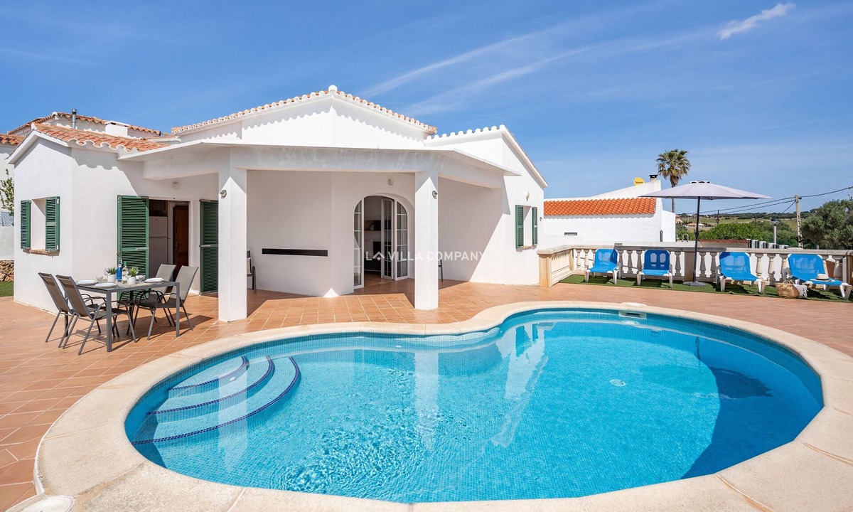 Cala en Porter Villa | Modern villa with private pool, AC, WIFI, sleeps 6, 10 min to beach and centre