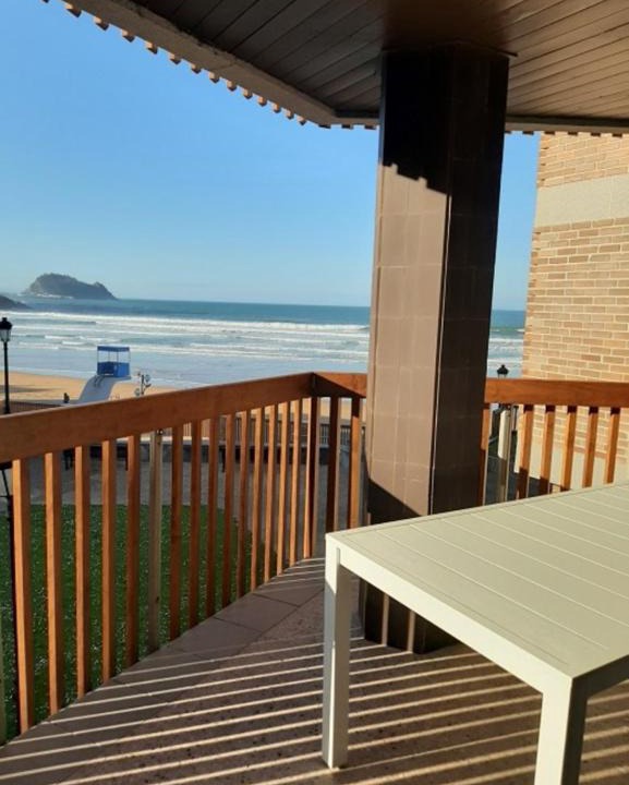 Zarautz Apartment | Muskaria Espectacular 1ª Línea Playa-piscina by Egona