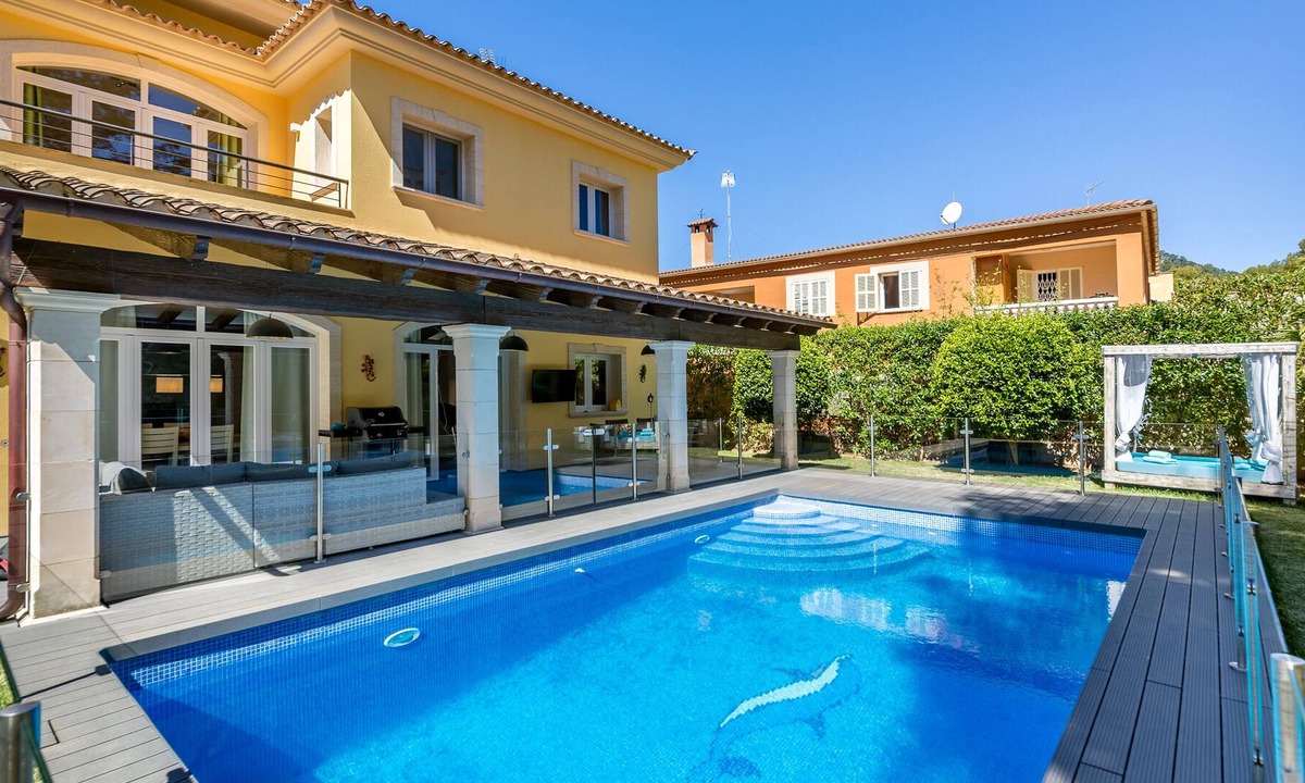Peguera Villa | Near the beach! Modern Villa Paguera in Peguera.
