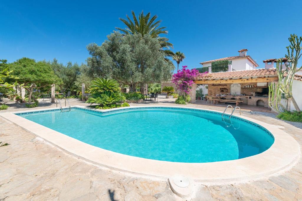 Les Palmeres Villa | NEW! Can Malondra, villa para 8 con piscina y jardines