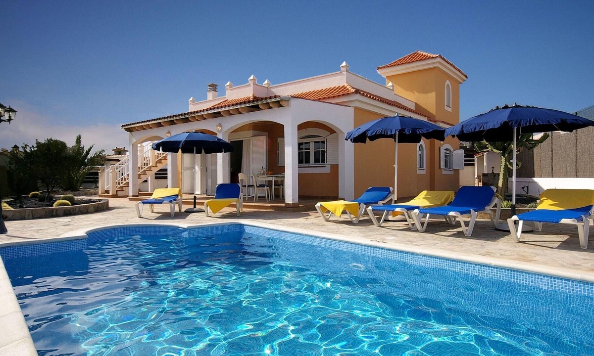 Caleta de Fuste Villa | NICE HOUSE WITH PRIVATE POOL IN LARGE TERRACE AND BARBECUE AREA