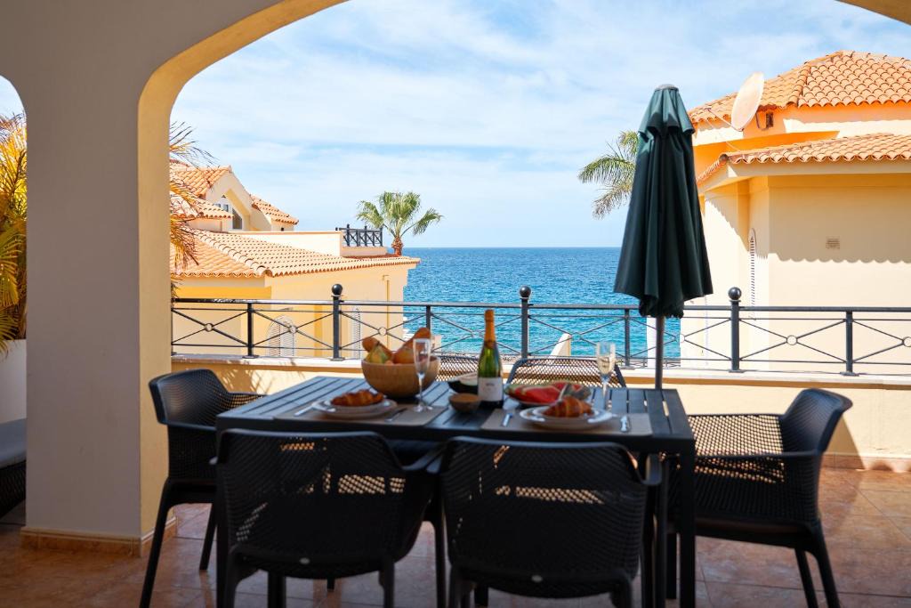 Los Cristianos Villa | Ocean View Vila with Private Jacuzzi