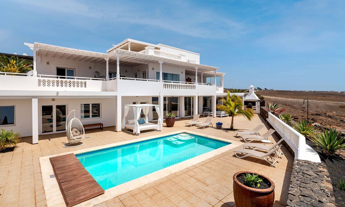 Puerto Calero Villa | ODIN LUXURY VILLA by Buenavilla | Magnificent villa for a luxury getaway.