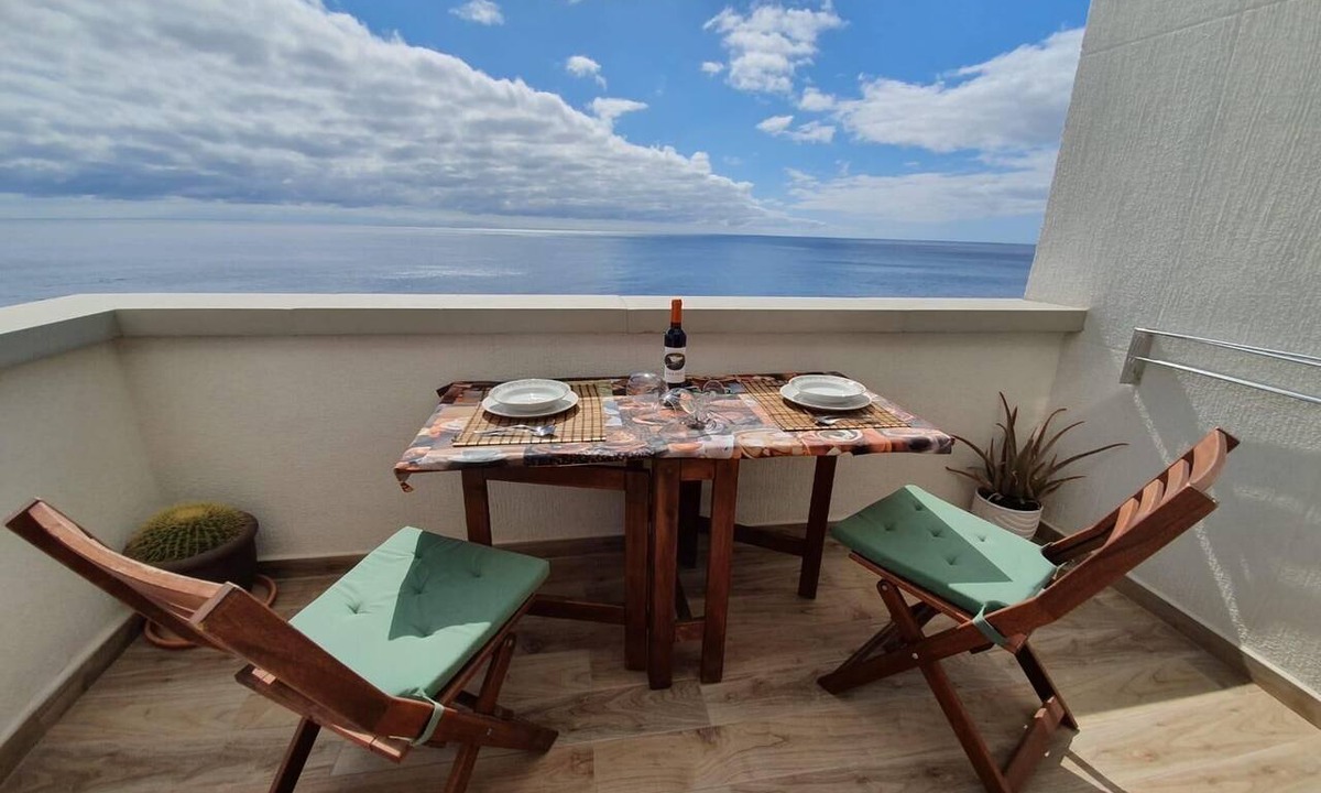 Santa Cruz de Tenerife Apartment | Pambnb - Seaview Escape with Elegant Charm