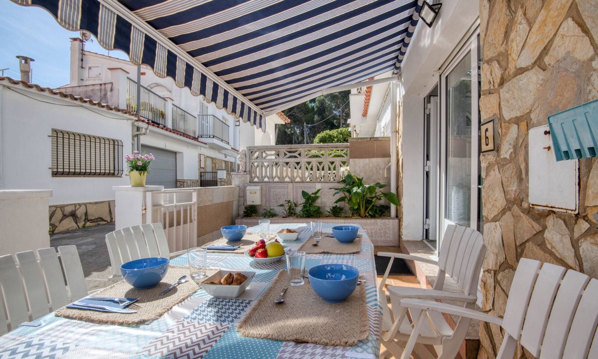 L'Escala Ski Chalet | PATRICK: Nice house in l'Escala 150 meters from Riells beach