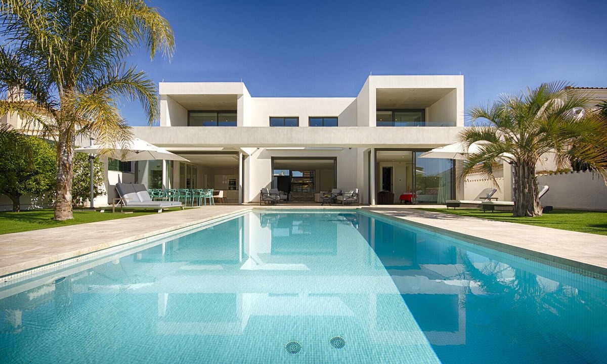 Empuriabrava Villa | PENI LUJOSA CASA CANAL PENI,4ha, PISCINA, AMARRE 25m,WIFI