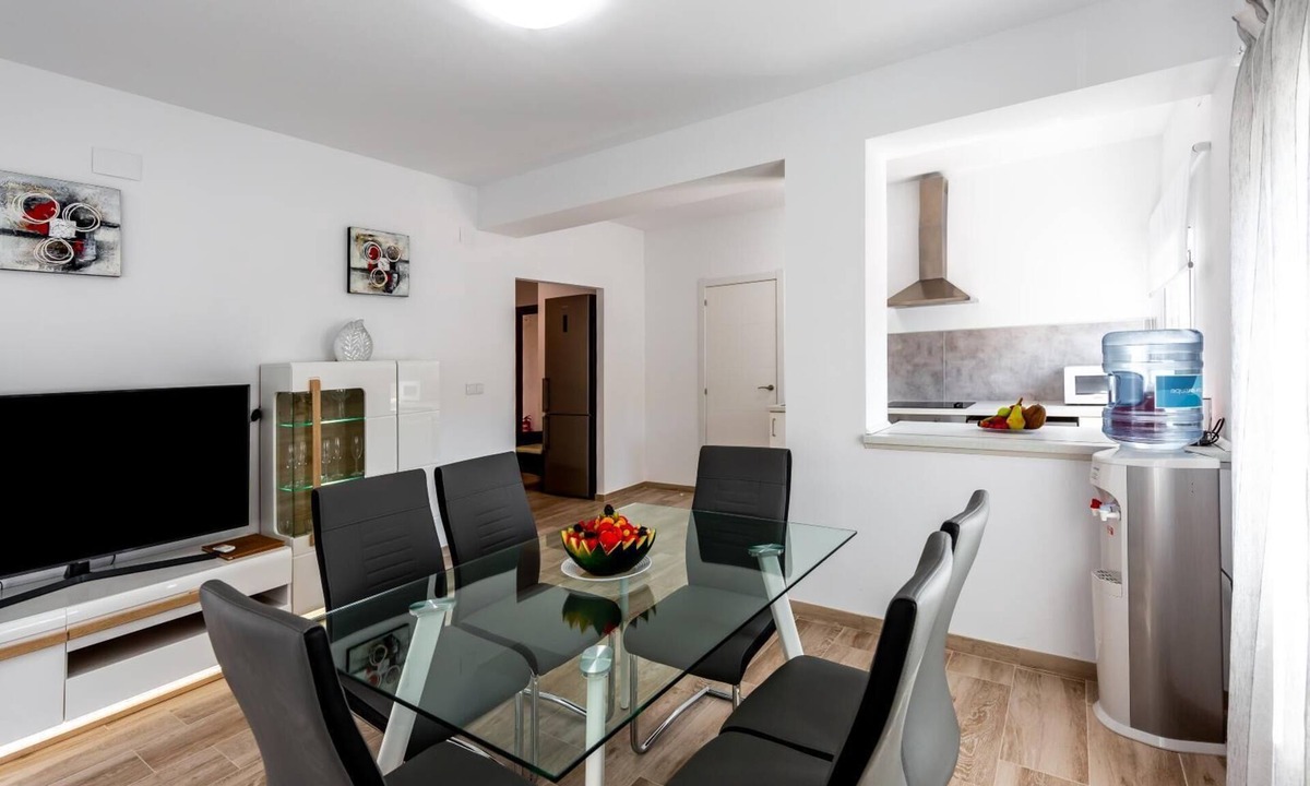 Cala Hostel | Penthouse, 3 min from the beach
