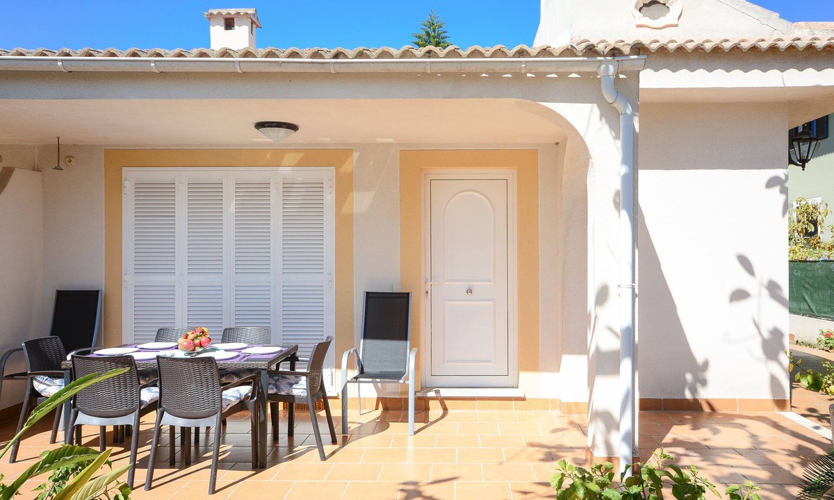 Alcudia House | PINYA - Chalet with a private garden in Port d'Alcúdia. Free WiFi
