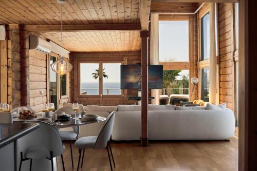 Cabrita House | Recién renovada! Exclusiva villa de madera con piscina y vistas al mar