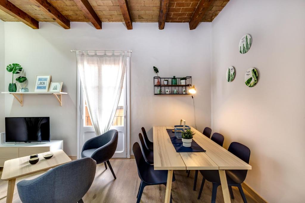 La Sagrada Familia Apartment | Renovated & Classic 3-Bedroom Sagrada Familia Apartment
