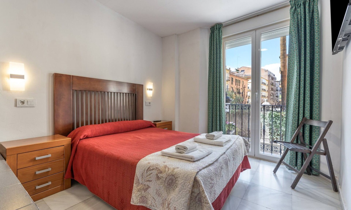 Granada City Center Hotel | Room 'Habitación 101' with Balcony, Wi-Fi and Air Conditioning