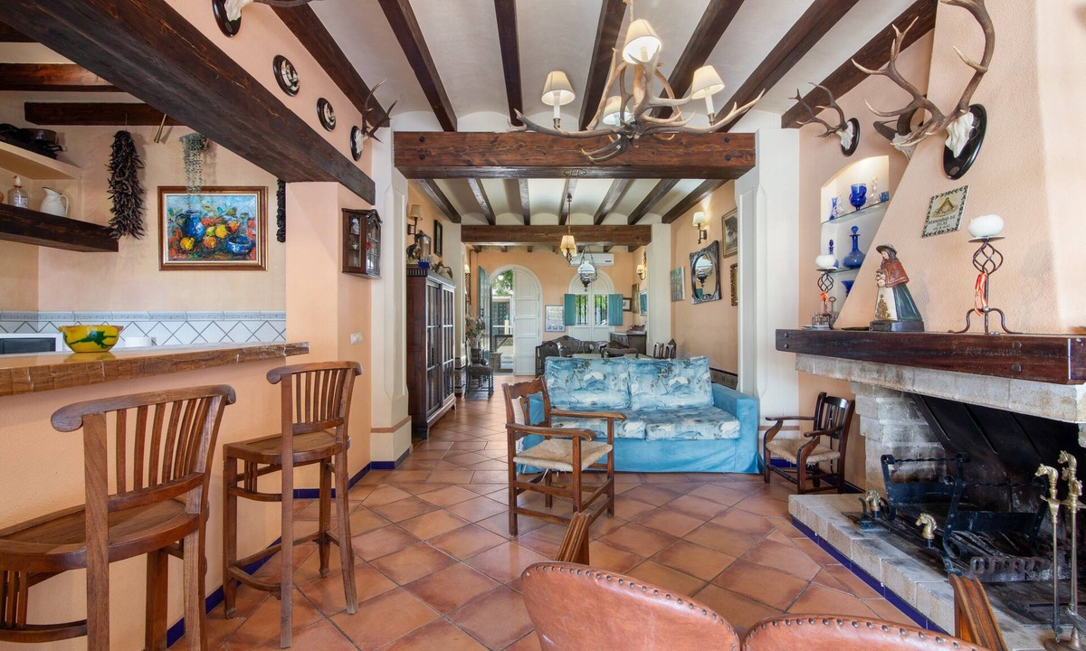El Rocio House | Rural House in Aldea del Rocío for 22 Guests with Stables and Patio
