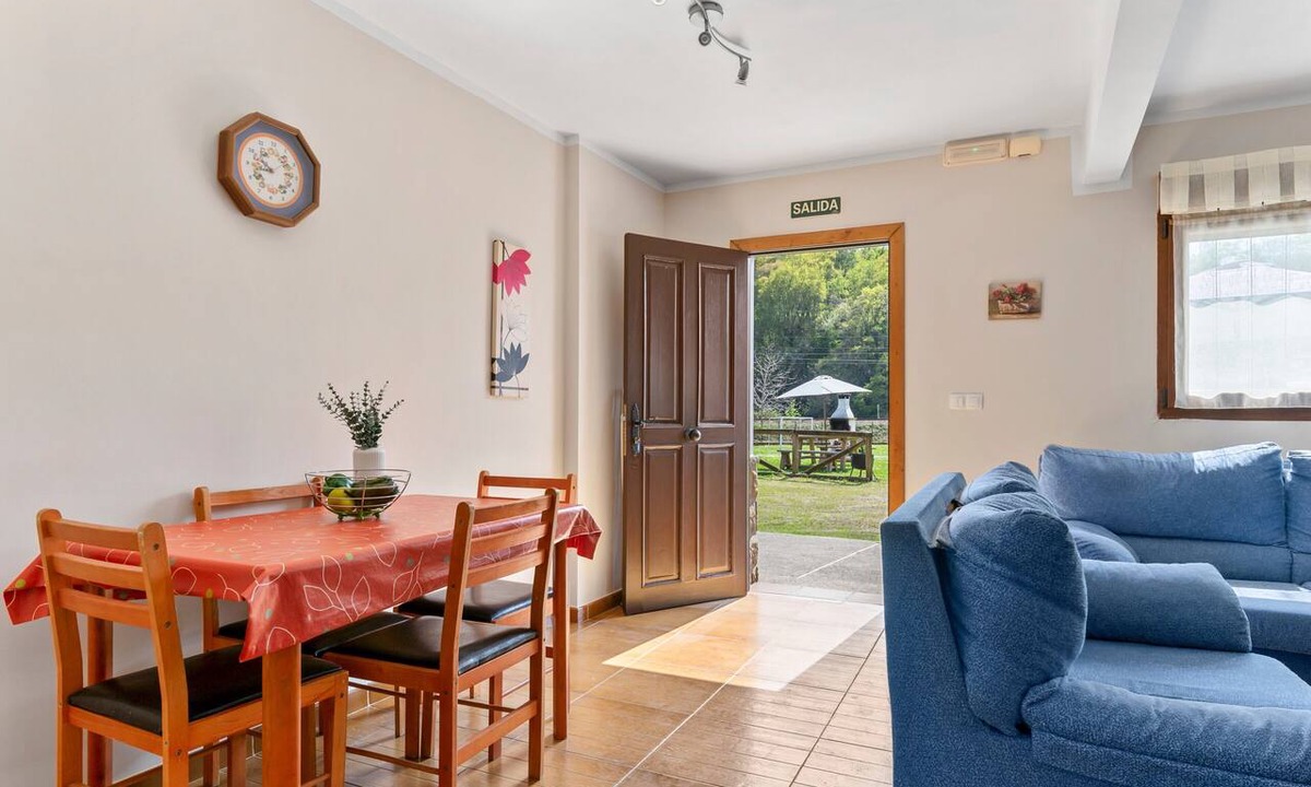 Soto de las Duenas House | Rural house 'La Xana' with mountain views, pool and barbecue