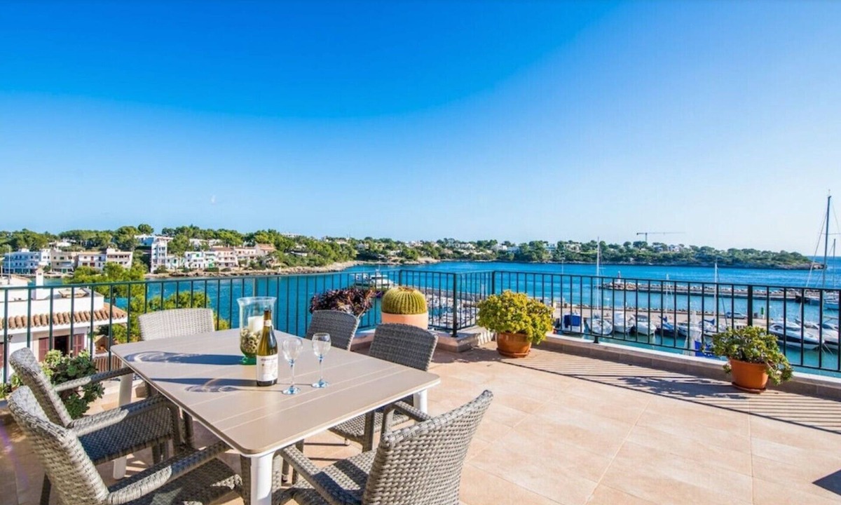 Portopetro Apartment | Seafront Penthouse “Es Port” with Sea View, Mountain View, Wi-Fi, A/C & Balcony