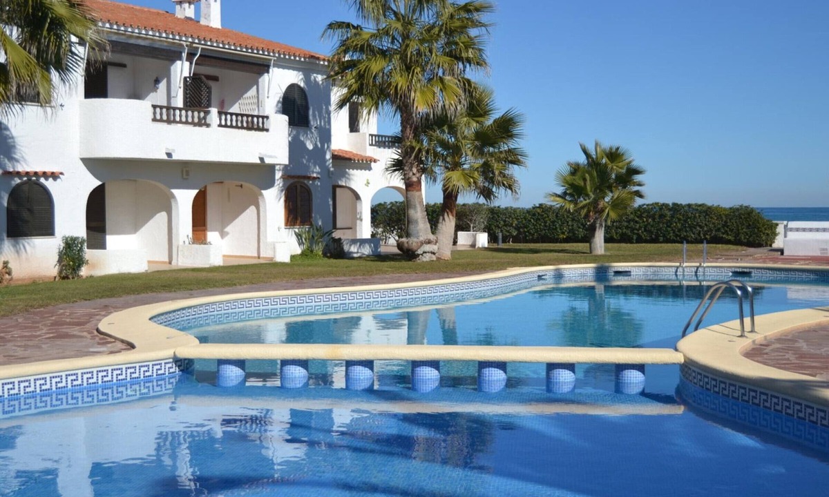 Molinell Apartment | Seaside apartment with terrace and garden view