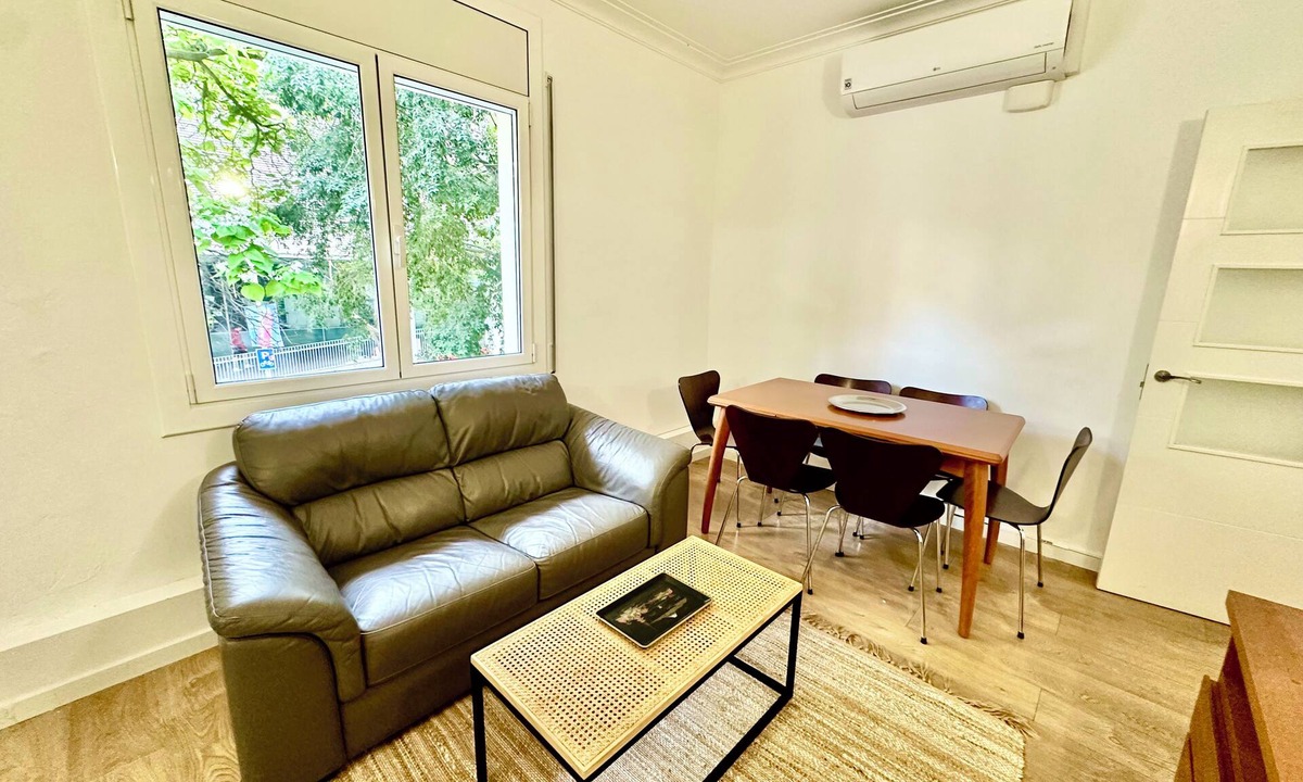 La Sagrada Familia Apartment | Spacious 4-bedroom apartment right next to Sagrada Familia