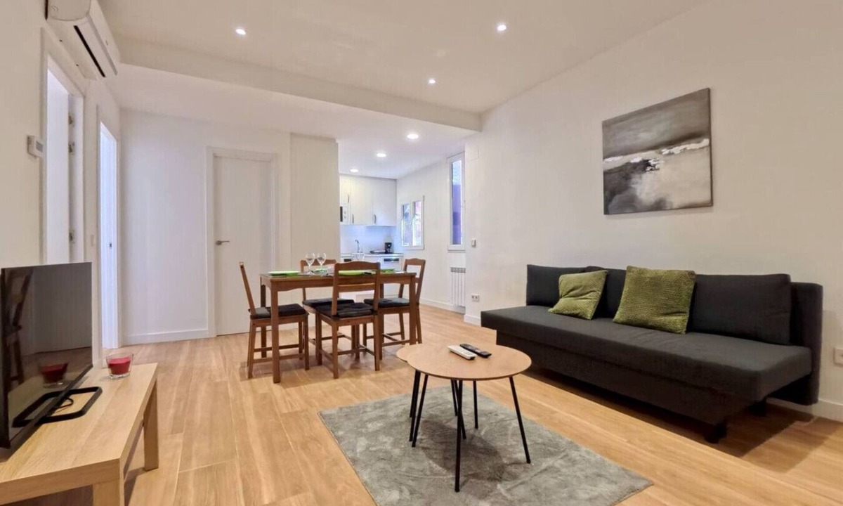 Quintana Apartment | Spacious and bright modern apartment near downtown