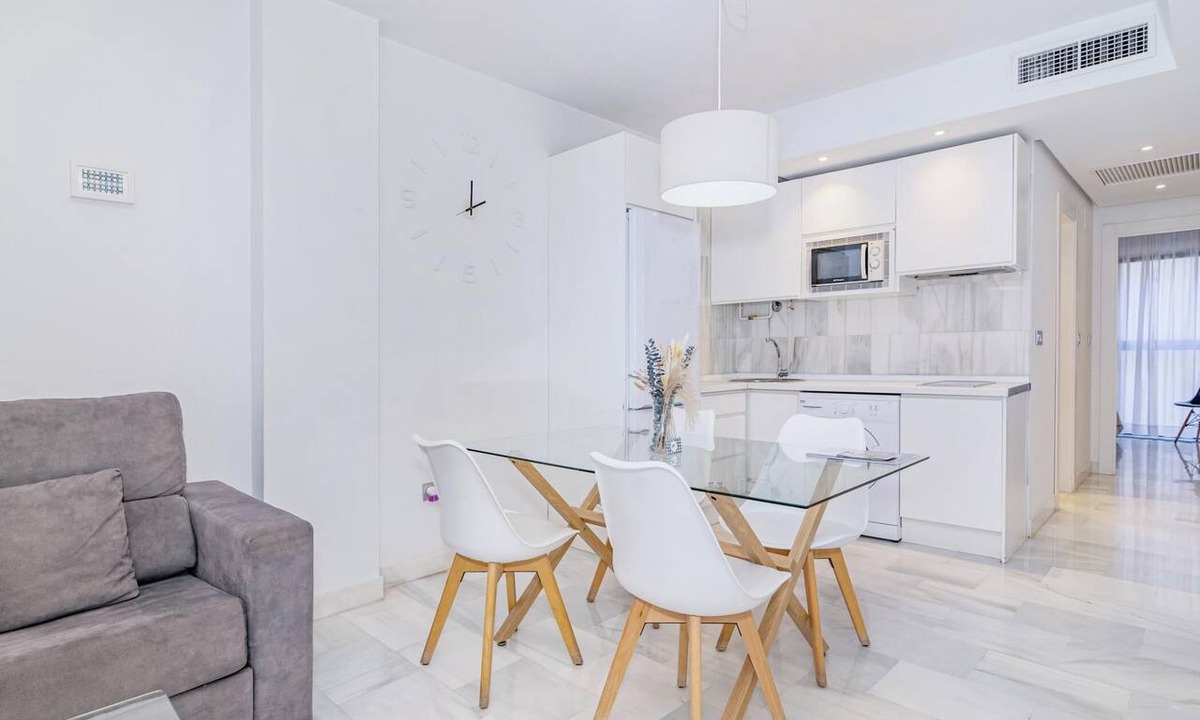 Centro - Sagrario Apartment | Spacious and modern Apartment with free parking in the heart of Granada 3