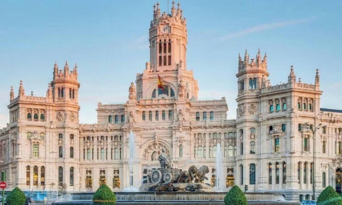 Palacio Apartment | Spacious Group Apartment in the Heart of Madrid Near Plaza Mayor
